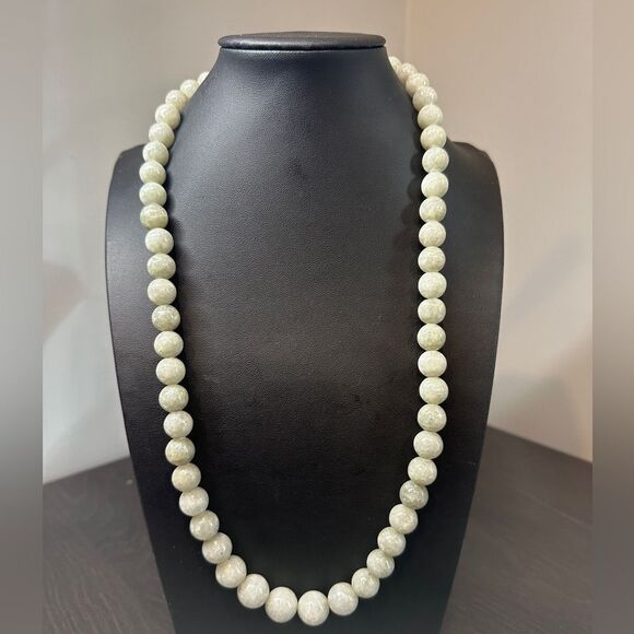 24" Solid nephrite jade graduated bead necklace! - Picture 4 of 8